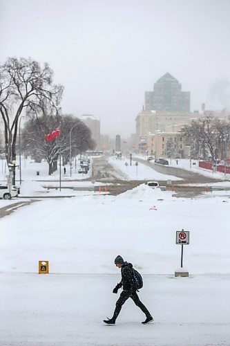 MIKAELA MACKENZIE / WINNIPEG FREE PRESS

Mike Lucas walks through the snowy wonderland outside of the Manitoba Legislative Building in Winnipeg on Wednesday, April 5, 2023. Standup.

Winnipeg Free Press 2023.