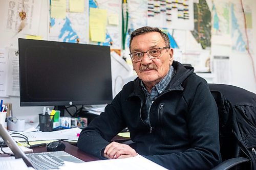 MIKAELA MACKENZIE / WINNIPEG FREE PRESS

Chief Roland Hamilton poses for a photo at his desk in the band office on Bloodvein First Nation on Thursday, March 9, 2023. For Maggie Macintosh story.

Winnipeg Free Press 2023.