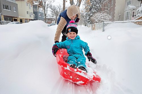 RUTH BONNEVILLE / WINNIPEG FREE PRESS 

Weather Standup - Spring snow storm 

Five-year-old Thea Smoliak laughs as she holds on tight while her sled turns on its side due to snow drifts as her mom Shauna Smoliak pulls her home from school in the Wolseley  area during snow storm Wednesday.  

Winnipeg citizens make the most of a late season Colorado Low that blew in 15 to 25 cm into southern Manitoba accompanied by strong winds and visibility reductions. 


April 5th, 2023