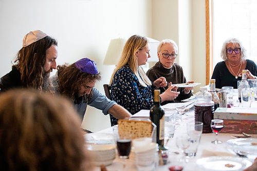 MIKAELA MACKENZIE / WINNIPEG FREE PRESS

Aaron Chodirker (left), Danny Chodirker, Vira Ryabets, Olena Makarova, and Susan Chodirker pass around a plate of matzoh at a Seder dinner marking the start of Passover in the Chodirker household in Winnipeg on Wednesday, April 5, 2023. Standup.

Winnipeg Free Press 2023.