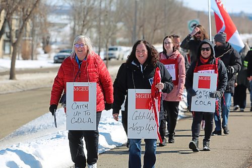 Manitoba Government and General Employees Union members take part in an information picket outside of Assiniboine Community College's Victoria Avenue East campus on Thursday afternoon to draw attention to the union's ongoing collective bargaining talks with their employer. Following this event, MGEU announced that its planned strike for Tuesday was being put on hold pending a review of a new collective agreement from ACC. (Kyle Darbyson/The Brandon Sun)
