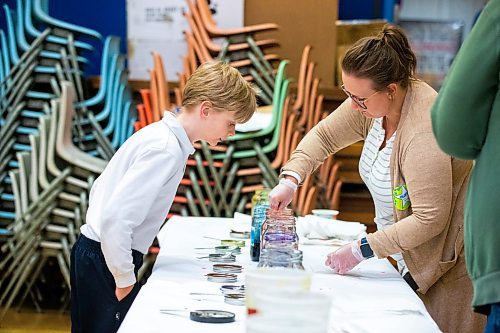 MIKAELA MACKENZIE / WINNIPEG FREE PRESS

Julianna Sapieha (parent volunteer) helps grade five student Sebastian Ududec dip his Pysanky egg in dye at Immaculate Heart of Mary School in Winnipeg on Thursday, April 6, 2023. For Malak story.

Winnipeg Free Press 2023.