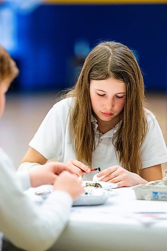 MIKAELA MACKENZIE / WINNIPEG FREE PRESS

Grade five student (and Ukrainian newcomer) Vira Pirniak makes a Pysanky egg at Immaculate Heart of Mary School in Winnipeg on Thursday, April 6, 2023. For Malak story.

Winnipeg Free Press 2023.