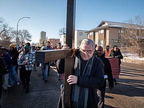 JESSICA LEE / WINNIPEG FREE PRESS

Archbishop Richard Gagnon walks carrying a cross on Osborne St. on April 7, 2023 for the Way of the Cross walk. Hundreds joined him in singing and reflecting while they walked.

Stand up