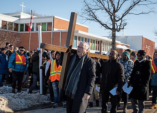JESSICA LEE / WINNIPEG FREE PRESS
Archbishop Richard Gagnon walks out of Our Lady of Victory Memorial Parish carrying a cross on April 7, 2023 for the Way of the Cross walk. Hundreds joined him in singing and reflecting while they walked.
Stand up