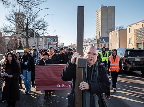 JESSICA LEE / WINNIPEG FREE PRESS

Archbishop Richard Gagnon walks carrying a cross on Osborne St. on April 7, 2023 for the Way of the Cross walk. Hundreds joined him in singing and reflecting while they walked.

Stand up