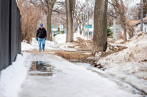 MIKAELA MACKENZIE / WINNIPEG FREE PRESS

Brian Spottar goes for a walk on slushy, icy sidewalks in River Heights on Monday, April 10, 2023. For Brent Bellamy story.

Winnipeg Free Press 2023.