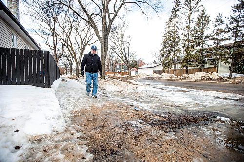 MIKAELA MACKENZIE / WINNIPEG FREE PRESS

Brian Spottar goes for a walk on slushy, icy sidewalks in River Heights on Monday, April 10, 2023. For Brent Bellamy story.

Winnipeg Free Press 2023.