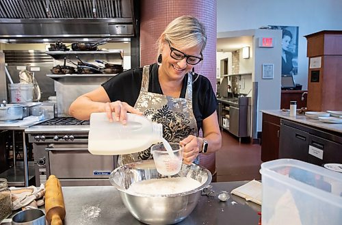 JESSICA LEE / WINNIPEG FREE PRESS
Chandra Erlandson makes dough for Métis fry bread on August 29, 2022 at Red River College.
Reporter: AV Kitching