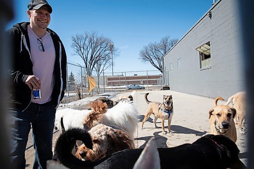 JESSICA LEE / WINNIPEG FREE PRESS

John Bush is photographed with dozens of dogs he cares for at dog daycare centre Paws Unleashed on National Pet Day, April 11, 2023.

Stand up