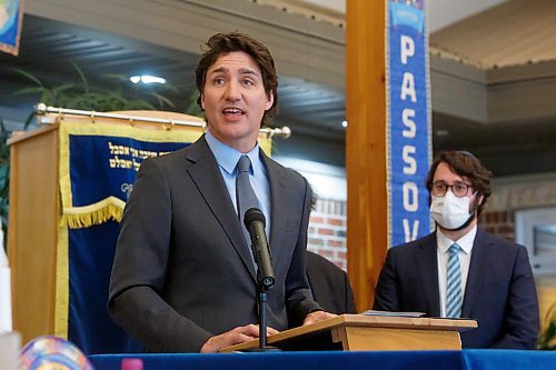 Mike Deal / Winnipeg Free Press
Prime Minister Justin Trudeau talks to residents and staff during a Passover event at The Saul and Claribel Simkin Centre, 1 Falcon Ridge Drive, Wednesday afternoon.
230412 - Wednesday, April 12, 2023.