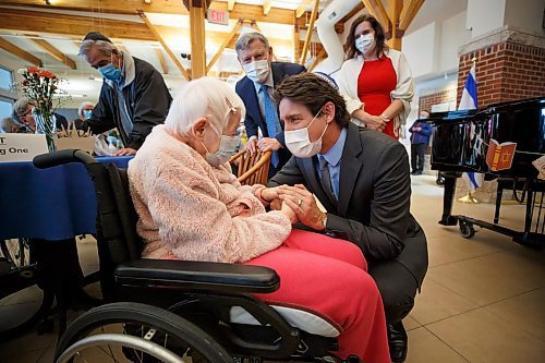 Mike Deal / Winnipeg Free Press
Gertie Lipson, 89, who has been living in the Saul and Claribel Simkin Centre for three years shares a few words with Prime Minister Justin Trudeau Wednesday afternoon. Minutes before the Prime Ministers arrival Gertie was asking the photographer, if on the off chance she got to meet him should she address him as &#x201c;Mr. Prime Minister or Mr. Trudeau?&#x201d;
Prime Minister Justin Trudeau talks to residents and staff during a Passover event at The Saul and Claribel Simkin Centre, 1 Falcon Ridge Drive, Wednesday afternoon.
230412 - Wednesday, April 12, 2023.