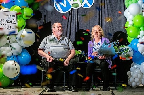 MIKAELA MACKENZIE / WINNIPEG FREE PRESS

Randy and Janice Glays, winners of the $60 million LOTTO MAX prize, enjoy a confetti cannon after being presented with their cheque at the Fairmont in Winnipeg on Friday, April 14, 2023. For Malak story.

Winnipeg Free Press 2023.