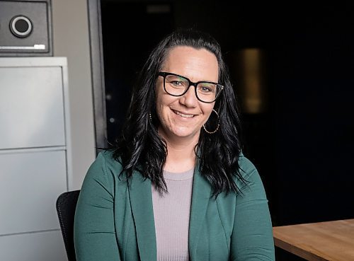 JESSICA LEE / WINNIPEG FREE PRESS

Ashley Seymour, 38, is the new executive director at Volunteer Manitoba. She poses for a photo in her office April 14, 2023.

Reporter: ??