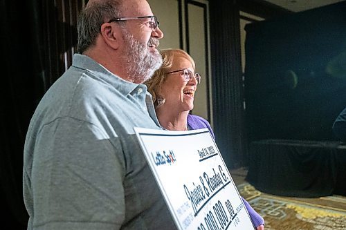 MIKAELA MACKENZIE / WINNIPEG FREE PRESS

Randy and Janice Glays, winners of the $60 million LOTTO MAX prize, are presented with their cheque at the Fairmont in Winnipeg on Friday, April 14, 2023. For Malak story.

Winnipeg Free Press 2023.