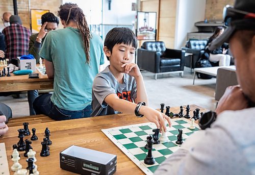 JESSICA LEE / WINNIPEG FREE PRESS

Owen Yang, 9, makes his decision during a chess game against Curtis Duooma at The Forks on April 15, 2023. A small gathering of a dozen members in a chess club meets every Saturday afternoon at The Forks to play chess.

Stand up