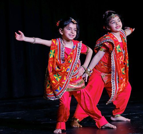 JOHN WOODS / WINNIPEG FREE PRESS
Advita Mahajan, left, and Aavya Virdi dance during the World Hindi Day celebration at the Hindu Society of Manitoba temple Sunday, April 16, 2023. 

Re: Searle