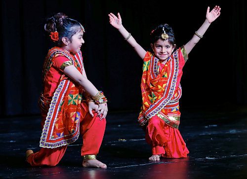 JOHN WOODS / WINNIPEG FREE PRESS
Advita Mahajan, right, and Aavya Virdi sing during the World Hindi Day celebration at the Hindu Society of Manitoba temple Sunday, April 16, 2023. 

Re: Searle