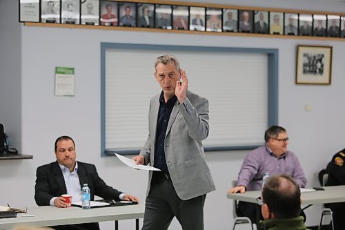 Coun. Bruce Luebke (Ward 6, centre) goes over the agenda for a joint Ward 6, 8 and 10 meeting at the Riverview Curling Club on Tuesday as Coun. Jason Splett (Ward 8, left) and Brandon's general manager of operations Patrick Pulak (right) look on. (Colin Slark/The Brandon Sun)