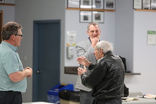 A resident (front) speaks to the City of Brandon's general manager of development services Mark Allard (left) and Coun. Bruce Luebke (Ward 6, back) during a joint Ward 6, 8 and 10 meeting held at the Riverview Curling Club on Tuesday evening. (Colin Slark/The Brandon Sun)