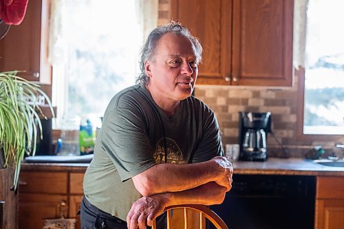 MIKAELA MACKENZIE / WINNIPEG FREE PRESS

Vince Freeman poses for a photo in his home near Anola on Friday, March 24, 2023. For JS story.

Winnipeg Free Press 2023.