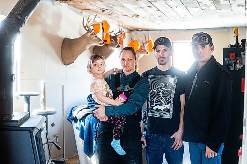 MIKAELA MACKENZIE / WINNIPEG FREE PRESS

Callie (left, three), Georgina, Wesley, and Josh Mustard pose for a photo in their home near Anola on Friday, March 24, 2023. For JS story.

Winnipeg Free Press 2023.