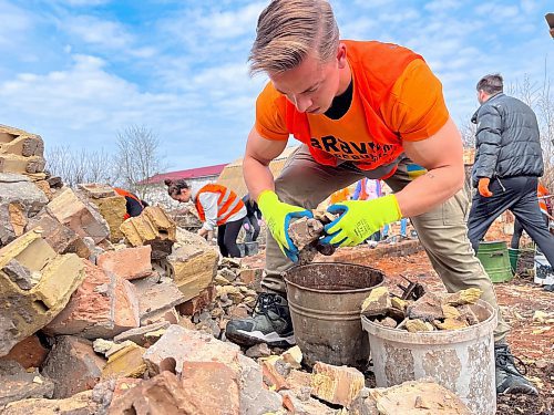 MELISSA MARTIN / WINNIPEG FREE PRESS

University of Manitoba student William Lazarenko, 22, clears rubble from the ruins of Nataliya Sheynich&#x2019;s home, which was partly destroyed last year during battles in the Kyiv region. Lazarenko was volunteering with Brave to Rebuild, a Ukrainian NGO. 
April 2023