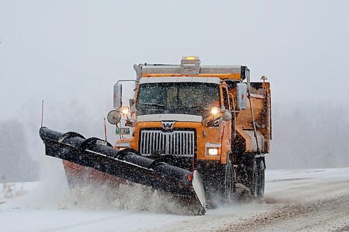 19042023
A snowplow clears fresh snow from Highway 10 south of Onanole during a snowstorm on Wednesday.
(Tim Smith/The Brandon Sun)