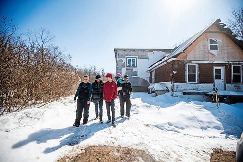 MIKAELA MACKENZIE / WINNIPEG FREE PRESS

Georgina (left), Wesley, Hunter, Callie, and Josh Mustard on their property near Anola on Friday, March 24, 2023. For JS story.

Winnipeg Free Press 2023.