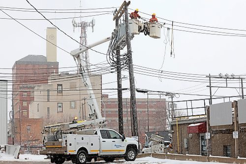 Manitoba Hydro workers work on power lines and transformers in downtown Brandon during a power outage on Thursday that left a portion of downtown Brandon without power for much of the day. (Tim Smith/The Brandon Sun)