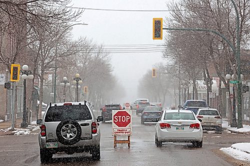 20042023
Vehicles stop on Rosser Avenue at 7th Street in downtown Brandon at a sign warning motorists that the traffic lights are out during a power outage on Thursday that left a portion of downtown Brandon without power for much of the day.
(Tim Smith/The Brandon Sun)