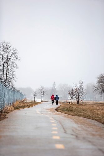 MIKAELA MACKENZIE / WINNIPEG FREE PRESS

Janice Mathewman (left) and Susan Rooney brave the blustery, snowy weather to go for a walk south of the airport in Winnipeg on Thursday, April 20, 2023. Standup.

Winnipeg Free Press 2023.