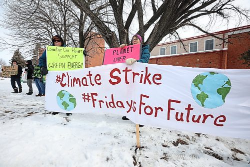 Brandonites participate in a weekly Fridays For Future climate strike protest at 18th Street and Victoria Avenue in front of Knox United Church on Friday afternoon. (Tim Smith/The Brandon Sun)