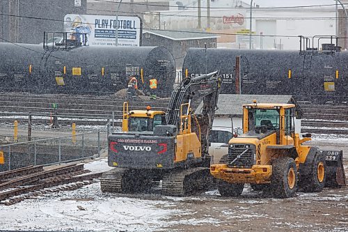 Mike Deal / Winnipeg Free Press
Crews from the WFPS and CP Rail attend a train derailment at the McPhillips Street underpass Friday morning. McPhillips Street will be closed for most of the day. 
230421 - Friday, April 21, 2023.
