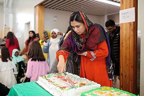 21042023
Saira Atif cuts cakes at the Provincial Exhibition of Manitoba Display Building No. II in Brandon during Eid al-Fitr (festival of breaking the fast), the Islamic celebration marking the end of the month of dawn-to-sunset fasting for Ramadan. Hundreds of members of Manitoba&#x2019;s Muslim community from approximately two dozen different countries joined together for the celebration at the Dome building on Friday morning.   (Tim Smith/The Brandon Sun)
