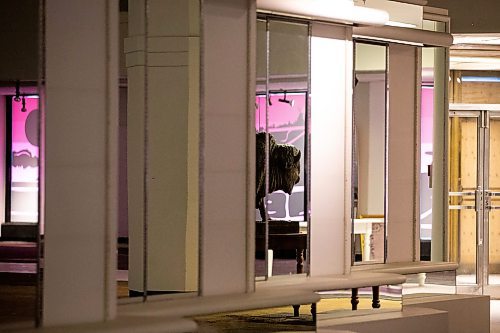 MIKAELA MACKENZIE / WINNIPEG FREE PRESS

The bison statue on the main floor at The Bay, now empty and shuttered before being renovated by the Southern Chiefs' Organization, in Winnipeg on Friday, April 21, 2023.

Winnipeg Free Press 2023.