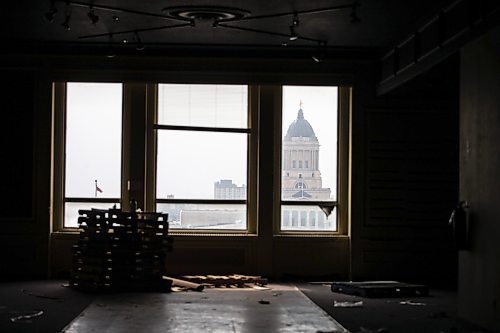 MIKAELA MACKENZIE / WINNIPEG FREE PRESS

The view of the Legislative Building from the fifth floor of The Bay, now empty and shuttered before being renovated by the Southern Chiefs' Organization, in Winnipeg on Friday, April 21, 2023.

Winnipeg Free Press 2023.