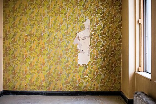 MIKAELA MACKENZIE / WINNIPEG FREE PRESS

Peeling wallpaper in a room on the fifth floor of The Bay, now empty and shuttered before being renovated by the Southern Chiefs' Organization, in Winnipeg on Friday, April 21, 2023.

Winnipeg Free Press 2023.