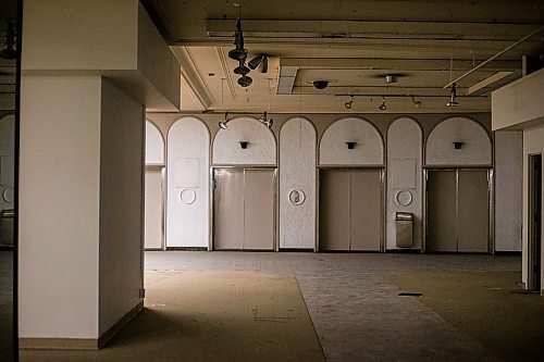 MIKAELA MACKENZIE / WINNIPEG FREE PRESS

The elevators on the third floor of The Bay, now empty and shuttered before being renovated by the Southern Chiefs' Organization, in Winnipeg on Friday, April 21, 2023.

Winnipeg Free Press 2023.