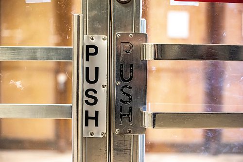 MIKAELA MACKENZIE / WINNIPEG FREE PRESS

The Memorial Avenue entrance door handles at The Bay, now empty and shuttered before being renovated by the Southern Chiefs' Organization, in Winnipeg on Friday, April 21, 2023.

Winnipeg Free Press 2023.