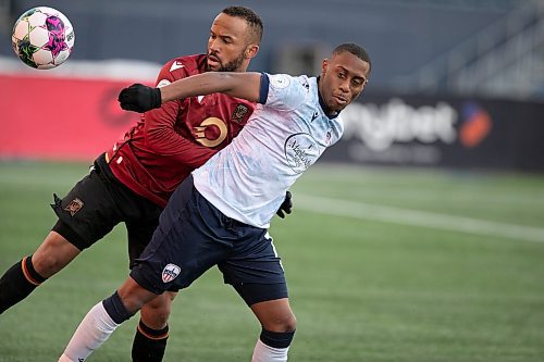 BROOK JONES / WINNIPEG FREE PRESS
Valour FC played to a 1-1 draw against Athlético Ottawa at IG Field in Winnipeg, Man., Saturday, April 22, 2023. Pictured: Valour FC defender Andy Baquero Ruiz and Athlético Ottawa Gianni Miguel dos Santos fight for the soccer ball during second half action.