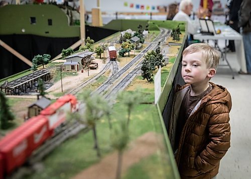 JESSICA LEE / WINNIPEG FREE PRESS

Owen Dunphy, 4, admires the trains at Winnipeg Model Railroad Club at Charleswood Legion Hall on April 22, 2023 where they are having an open house.

Stand up