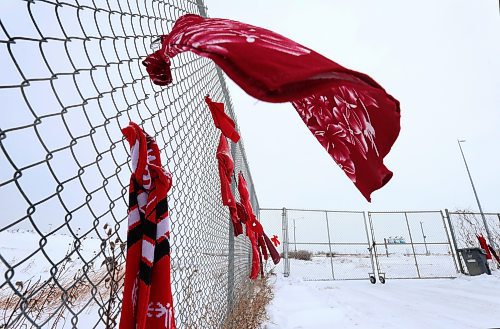 RUTH BONNEVILLE / WINNIPEG FREE PRESS 

Local - Brady Landfill closed

A group supporting search efforts for remains of murdered women talk to media as they continue their encampment at entrance to Brady Road landfill gates Monday.  
The city tweeted saying the landfill is closed today (it was closed yesterday as well).

Photo of red dresses and material clipped to the commercial gates at the landfill. 



See Chris Kitching story.


Dec 19th,  2022
