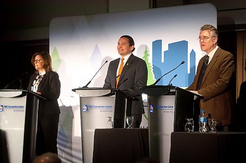 Mike Deal / Winnipeg Free Press
The three provincial party leaders speak during the Association of Manitoba Municipalities leaders forum Tuesday morning at the RBC Convention Centre.
(From left) Premier Heather Stefanson, Opposition Leader, NDP’s Wab Kinew, and MB Liberal Leader, Dugald Lamont.
230404 - Tuesday, April 04, 2023.