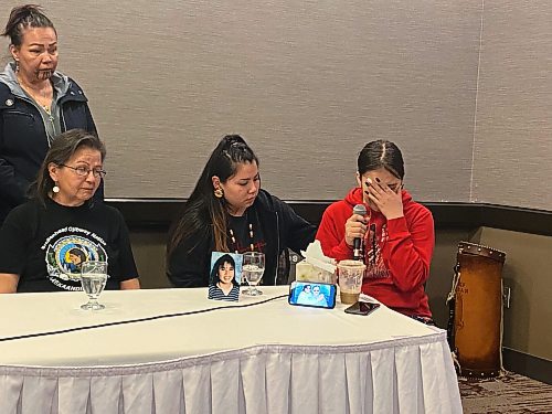 MALAK ABAS / WINNIPEG FREE PRESS </p>
Erica Straight-Bear, whose mother was killed on Highway 59 in 2007, comforting Lana Starr, whose uncle, Larry Hodge, was killed in a hit-and-run on the highway Thursday night.