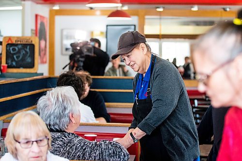 MIKAELA MACKENZIE / WINNIPEG FREE PRESS

Nancy Hansley, who has worked here for 33 years, serves customers on the last day before closing at Sal&#x573; on Main Street in the North End in Winnipeg on Monday, April 24, 2023.

Winnipeg Free Press 2023.