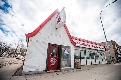 MIKAELA MACKENZIE / WINNIPEG FREE PRESS

The last day before closing at Sal&#x2019;s on Main Street in the North End in Winnipeg on Monday, April 24, 2023.

Winnipeg Free Press 2023.