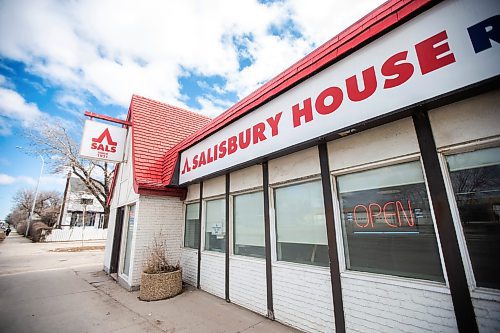 MIKAELA MACKENZIE / WINNIPEG FREE PRESS

The last day before closing at Sal&#x2019;s on Main Street in the North End in Winnipeg on Monday, April 24, 2023.

Winnipeg Free Press 2023.