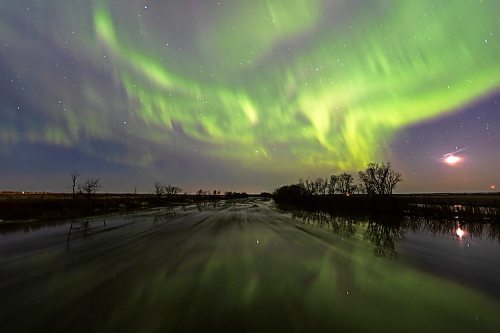24042023
The northern lights dance across the sky above the Assiniboine River north of Alexander early Monday morning. 
(Tim Smith/The Brandon Sun)