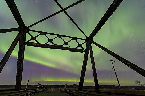 24042023
The northern lights dance across the sky above Highway 250 north of Alexander early Monday morning. 
(Tim Smith/The Brandon Sun)
